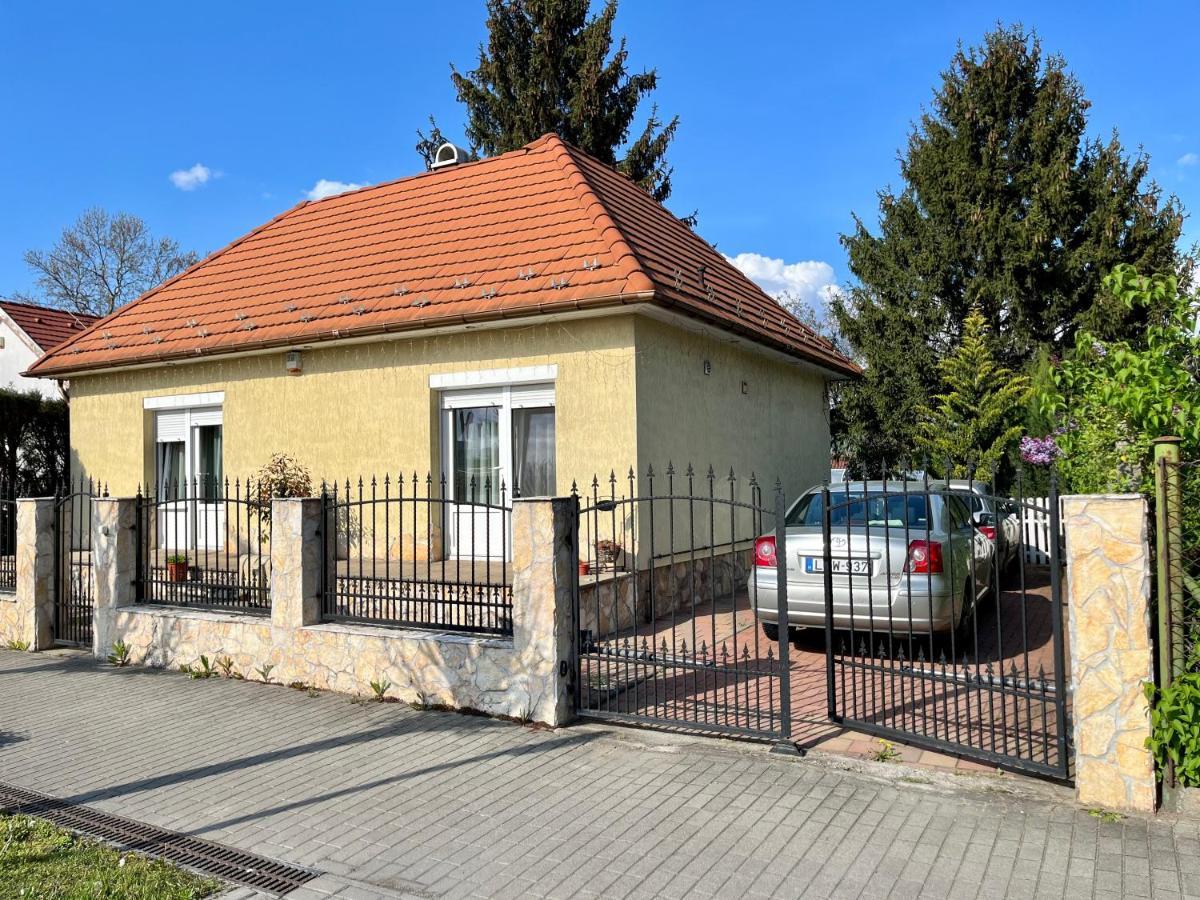 Budapest Airport Smiley House Gyál المظهر الخارجي الصورة